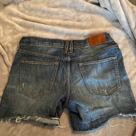 MADEWELL Dark Wash Raw Hem Jean Shorts Size 25 - Picture 3 of 4